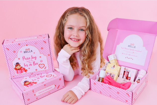 Christmas Themed Safe Makeup Look Ideas for Kids