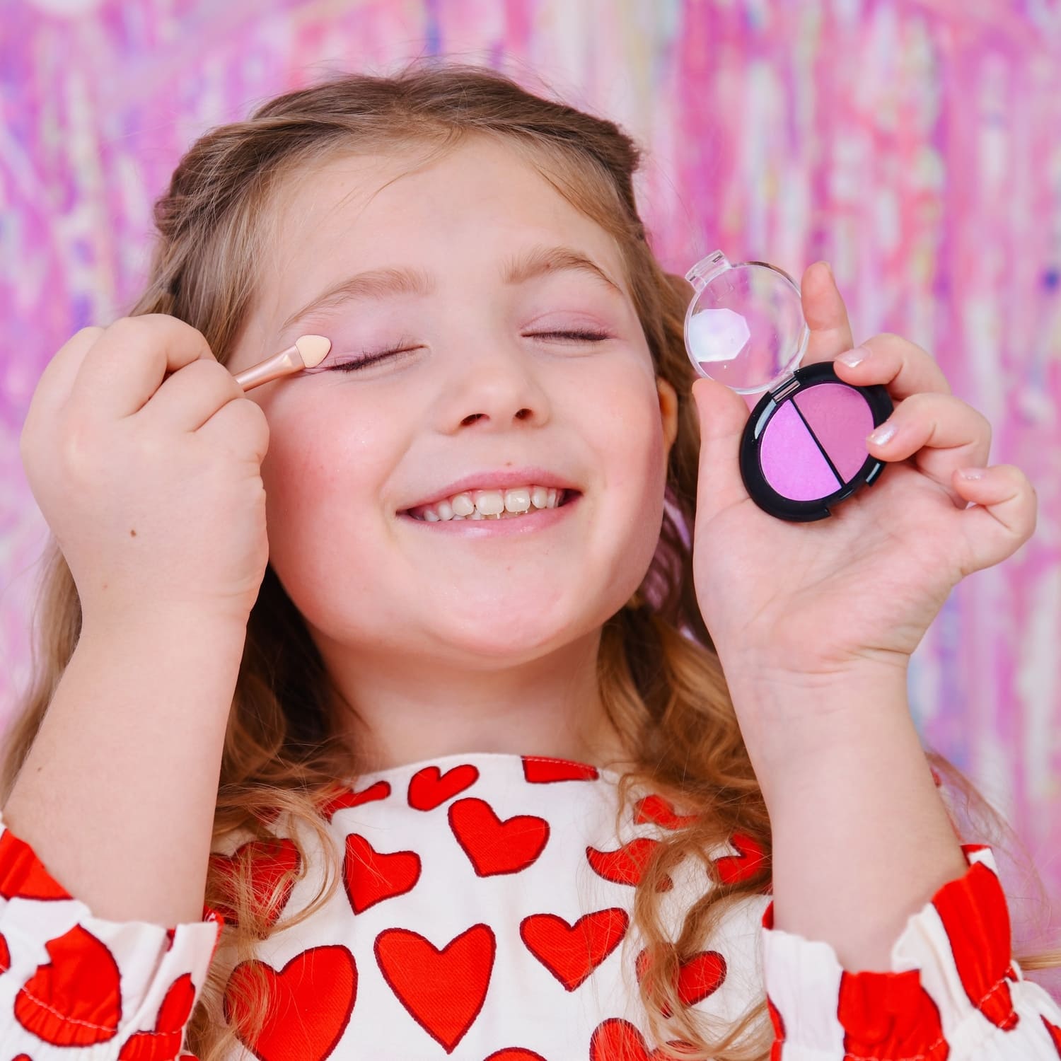 How to Treat Eye Makeup Allergy in Kids: Causes, Symptoms & Safe Solutions